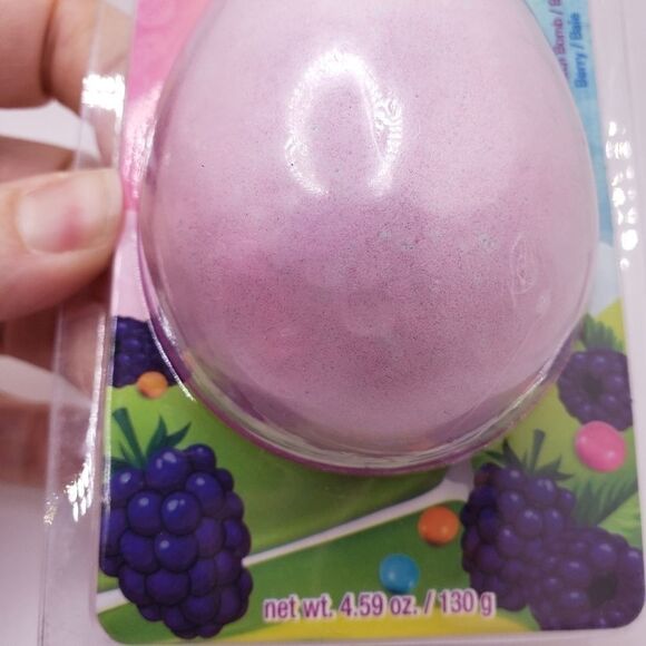 Berry Smackers bath bomb - Picture 2 of 3